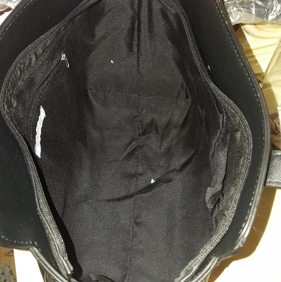 Kenneth Cole Black and Large hand bag - Picture 4 of 7